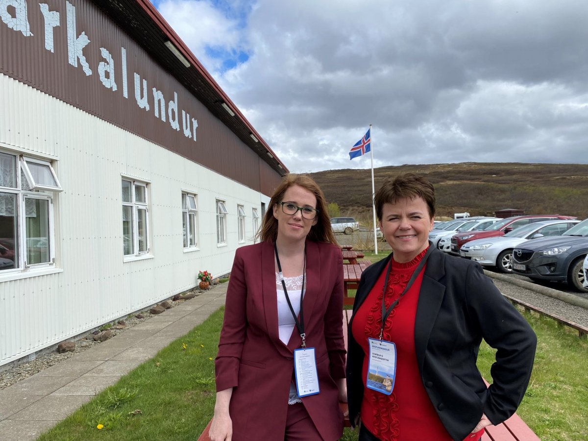 Jóhanna Ösp Einarsdóttir, formaður stjórnar Vestfjarðastofu
og Sigríður Kristjánsdóttir, framkvæmd…