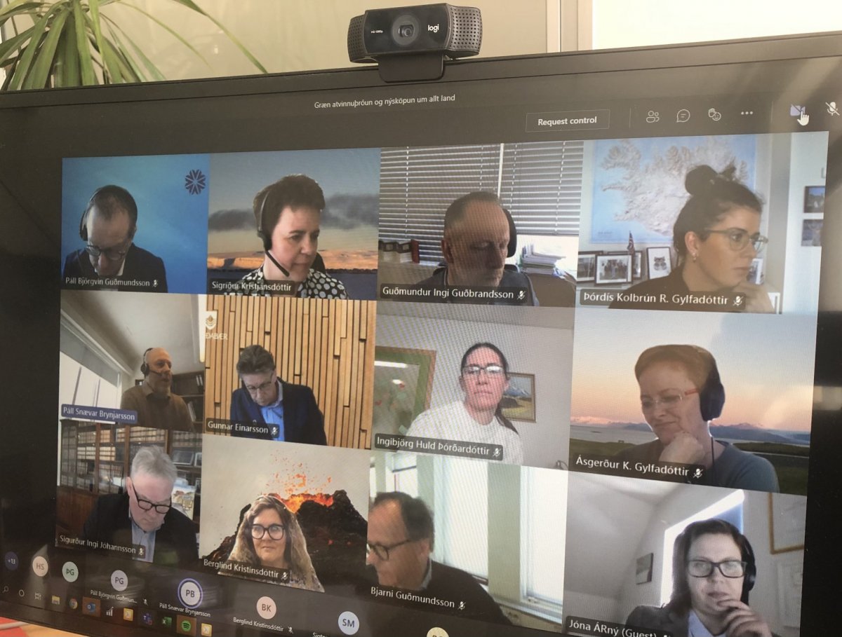 Fundurinn fór fram á Teams eins og á við um flesta fundi sem fram hafa farið síðastliðið ár. Á myndi…