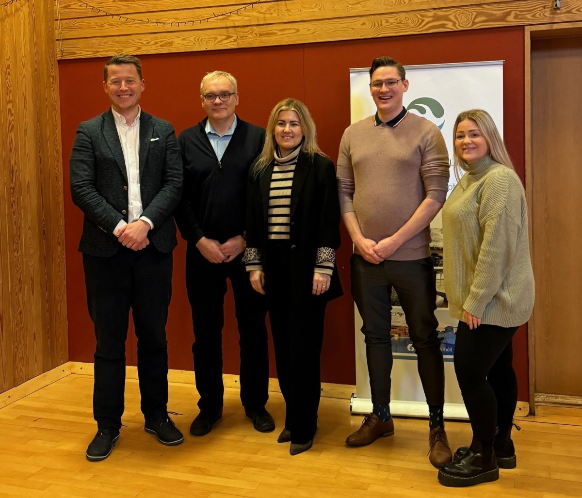 Stjórn Fjórðungssambands Vestfirðinga: Gylfi Ólafsson, nýr formaður, Tryggvi Bjarnason, Dagný Finnbj…