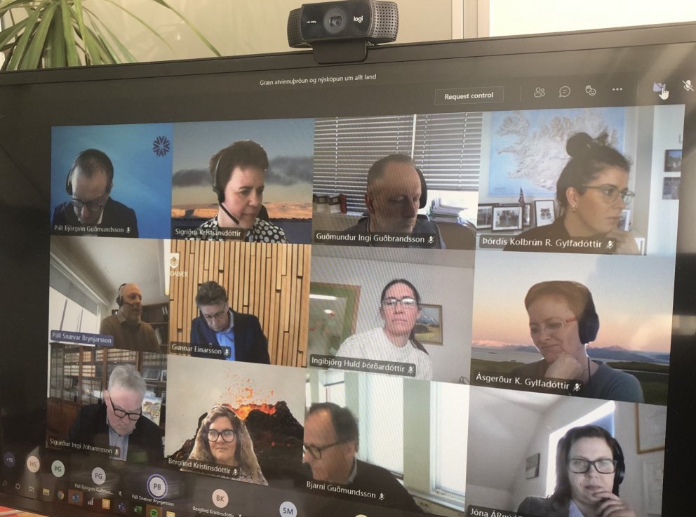 Fundurinn fór fram á Teams eins og á við um flesta fundi sem fram hafa farið síðastliðið ár. Á myndi…