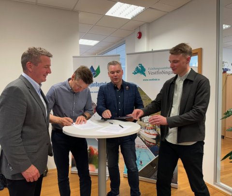 Innviðafélag Vestfjarða undirritaði samstarfssamning við Bláma