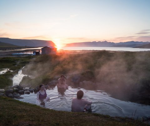 Breskir blaðamenn ferðast Vestfjarðaleiðina