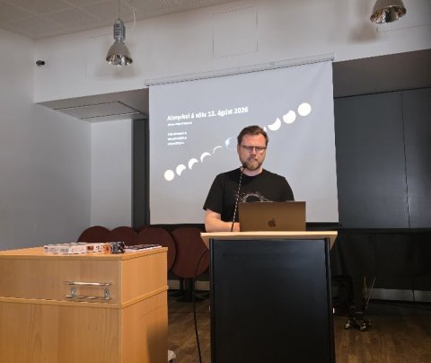 Fjölmennur fræðslufundur um almyrkva sólu