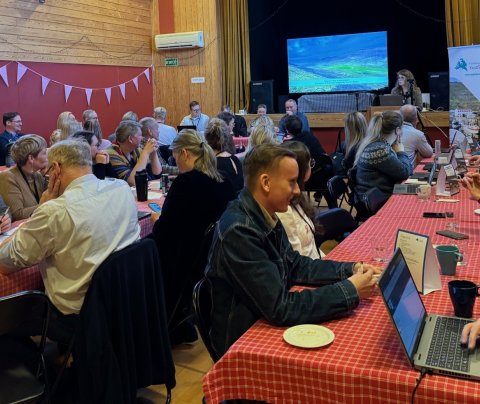 Þingstörf Fjórðungsþings hafin á ný