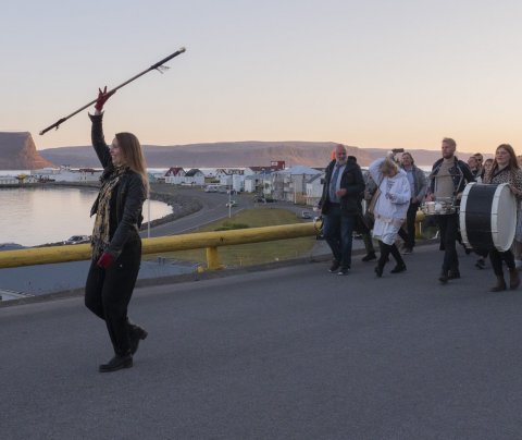 Skjaldborgarskrúðgangan á lokakvöldinu.
Ljósmynd: Hrund Atladóttir