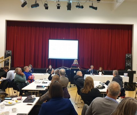 Haustþing byrjar vel