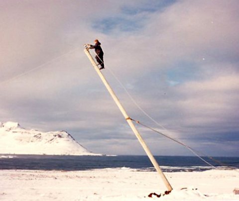 Rafmagnsviðgerð í Árneshreppi um 1990
