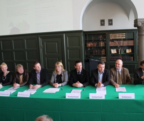 Frá undirrituninni fyrr í dag