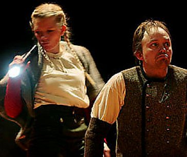 Bólu Hjálmar á leið um landið