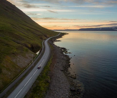 Vegur um Eyrarhlíð á milli Hnífsdals og Ísafjarðar