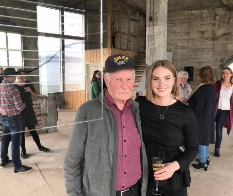 Rannveig Jónsdóttir við verk sitt ásamt Villa Valla við opnun Strauma 2018 á Flateyri