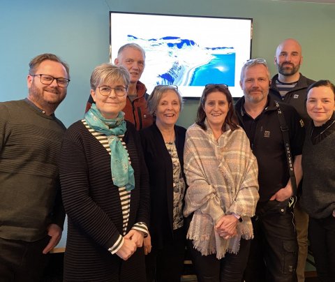 Starfsfólk Vegagerðarinnar ásamt hluta sveitarstjórnar Árneshrepps. Ljósm. Skúli Gautason